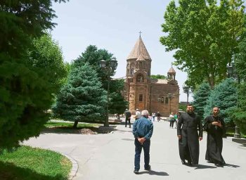 Echmiadzín, la sede del patriarca armenio llamado el "catholicós de los armenios". 