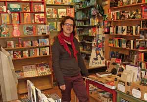 Inés en la librería